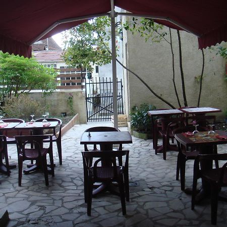 Hotel Des Arts Puybrun Buitenkant foto