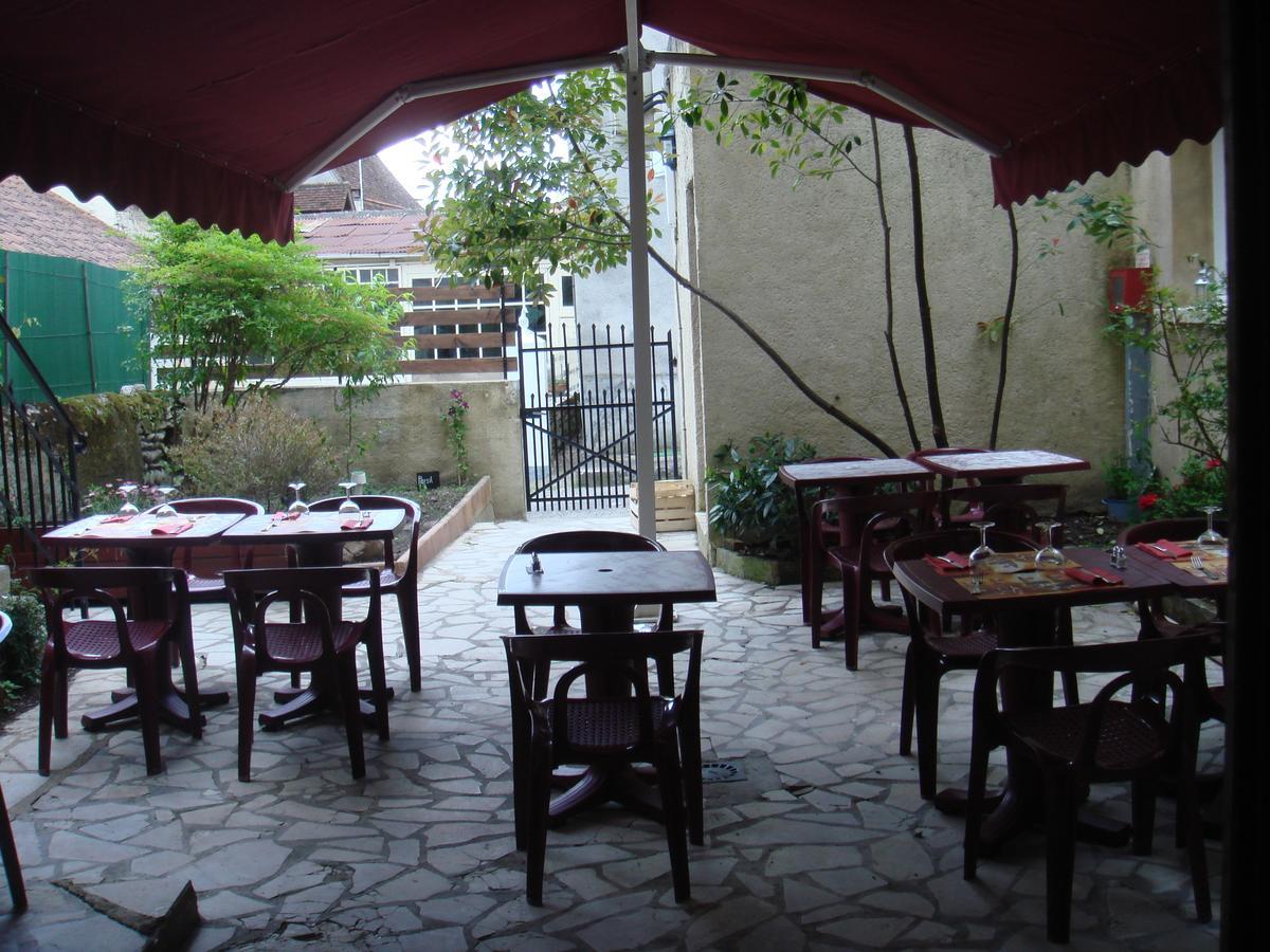 Hotel Des Arts Puybrun Buitenkant foto